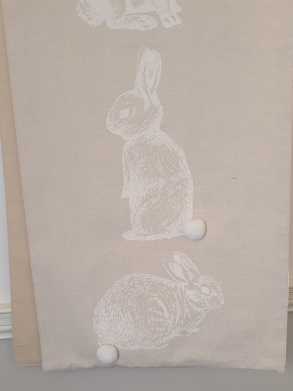 Table Runner / Soft Neutral Design - Picture 2 of 5